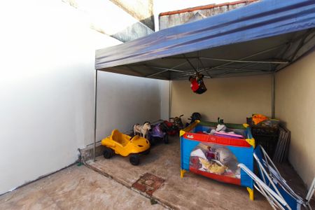 Casa à venda com 100m², 2 quartos e 2 vagas Casa à venda com 100m², 2 quartos e 2 vagasQuintal