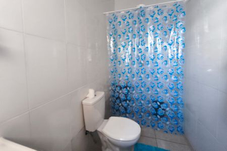 Casa à venda com 100m², 2 quartos e 2 vagas Casa à venda com 100m², 2 quartos e 2 vagasBanheiro da Suíte