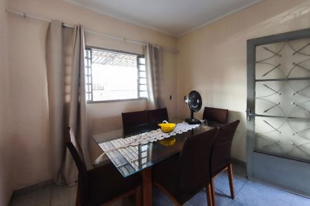 Casa à venda com 100m², 2 quartos e 2 vagas Casa à venda com 100m², 2 quartos e 2 vagasSala de Jantar