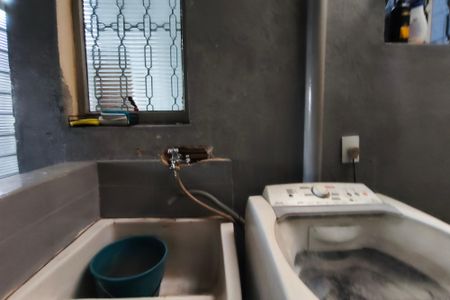 Casa à venda com 100m², 2 quartos e 2 vagas Casa à venda com 100m², 2 quartos e 2 vagasÁrea de Serviço