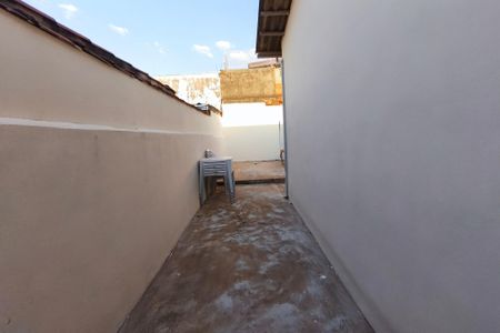 Casa à venda com 100m², 2 quartos e 2 vagas Casa à venda com 100m², 2 quartos e 2 vagasCorredor