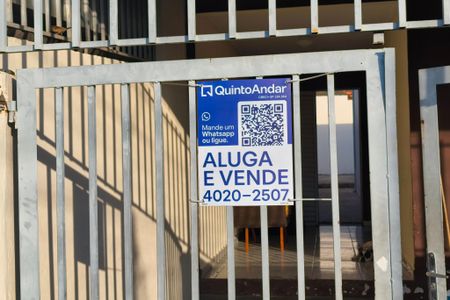 Casa à venda com 100m², 2 quartos e 2 vagas Casa à venda com 100m², 2 quartos e 2 vagasFachada