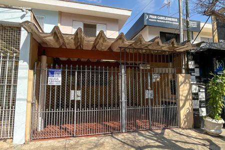 Casa à venda com 135m², 2 quartos e 2 vagas Casa à venda com 135m², 2 quartos e 2 vagasFachada