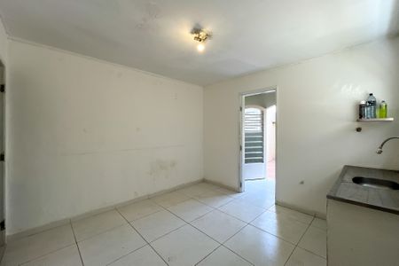 Casa à venda com 135m², 2 quartos e 2 vagas Casa à venda com 135m², 2 quartos e 2 vagasCozinha