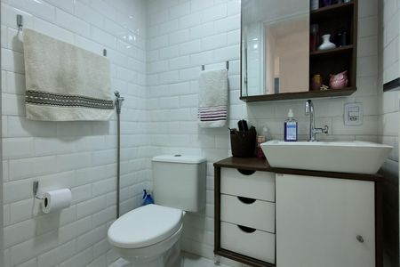 Apartamento à venda com 56m², 2 quartos e 1 vagaBanheiro Social