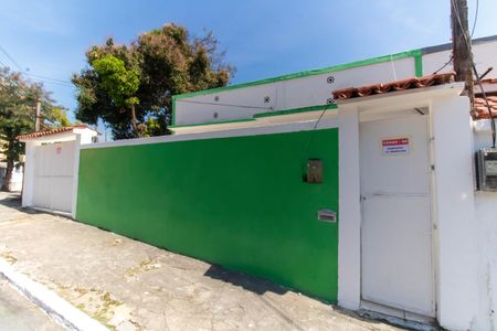 Casa à venda com 100m², 3 quartos e 3 vagas Casa à venda com 100m², 3 quartos e 3 vagasFachada