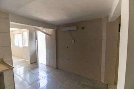 Casa à venda com 100m², 3 quartos e 3 vagas Casa à venda com 100m², 3 quartos e 3 vagasCozinha da Edícula