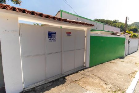 Casa à venda com 100m², 3 quartos e 3 vagas Casa à venda com 100m², 3 quartos e 3 vagasFachada