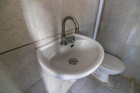 Casa à venda com 100m², 3 quartos e 3 vagas Casa à venda com 100m², 3 quartos e 3 vagasBanheiro da Edícula