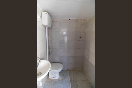 Casa à venda com 100m², 3 quartos e 3 vagas Casa à venda com 100m², 3 quartos e 3 vagasBanheiro da Edícula