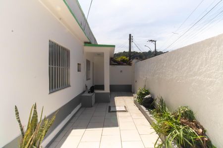Casa à venda com 100m², 3 quartos e 3 vagas Casa à venda com 100m², 3 quartos e 3 vagasÁrea externa