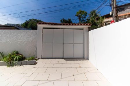 Casa à venda com 100m², 3 quartos e 3 vagas Casa à venda com 100m², 3 quartos e 3 vagasGaragem