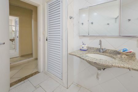 Apartamento para alugar com 169m², 3 quartos e 1 vaga Apartamento para alugar com 169m², 3 quartos e 1 vagabanheiro da Suíte 1