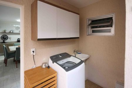 Casa à venda com 126m², 3 quartos e 2 vagasÁrea de Serviço