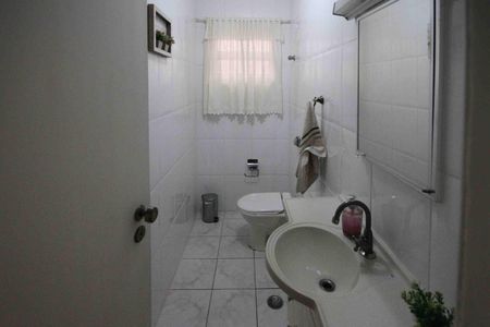 Casa à venda com 126m², 3 quartos e 2 vagasLavabo