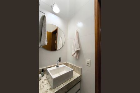 Casa à venda com 112m², 3 quartos e 2 vagas Casa à venda com 112m², 3 quartos e 2 vagasBanheiro