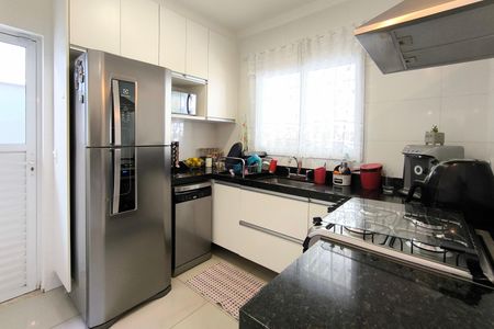 Casa à venda com 112m², 3 quartos e 2 vagas Casa à venda com 112m², 3 quartos e 2 vagasCozinha