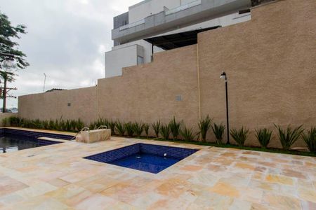 Apartamento à venda com 34m², 2 quartos e sem vagaÁrea Comum - Piscina