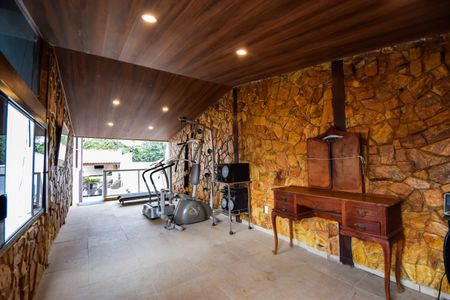 Casa de condomínio à venda com 1000m², 4 quartos e 2 vagasAcademia