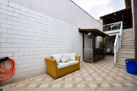 Casa de condomínio à venda com 1000m², 4 quartos e 2 vagasQuintal