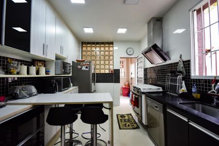 Casa de condomínio à venda com 1000m², 4 quartos e 2 vagasCozinha