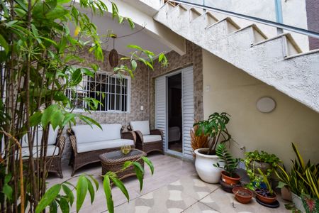 Casa de condomínio à venda com 1000m², 4 quartos e 2 vagasQuintal