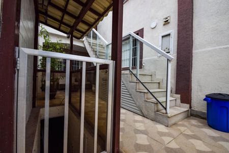 Casa de condomínio à venda com 1000m², 4 quartos e 2 vagasQuintal