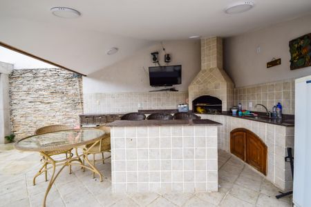 Casa de condomínio à venda com 1000m², 4 quartos e 2 vagasÁrea gourmet