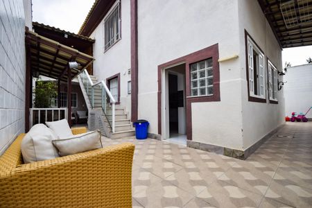 Casa de condomínio à venda com 1000m², 4 quartos e 2 vagasQuintal