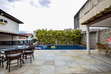 Casa de condomínio à venda com 1000m², 4 quartos e 2 vagasPiscina