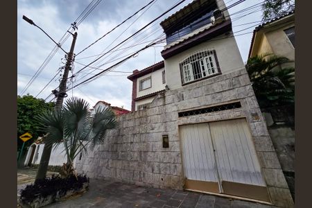 Casa de condomínio à venda com 1000m², 4 quartos e 2 vagasFachada