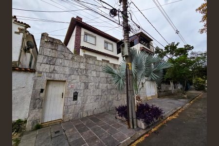 Casa de condomínio à venda com 1000m², 4 quartos e 2 vagasFachada