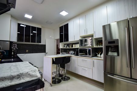 Casa de condomínio à venda com 1000m², 4 quartos e 2 vagasCozinha