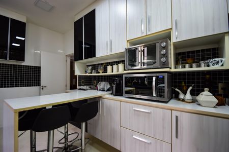 Casa de condomínio à venda com 1000m², 4 quartos e 2 vagasCozinha