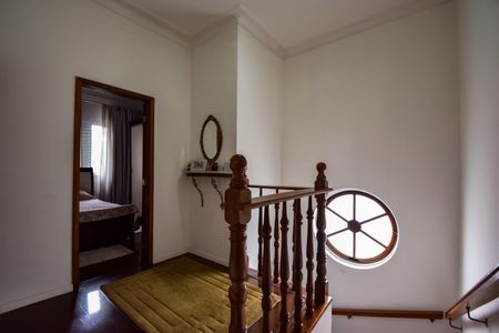 Casa de condomínio à venda com 1000m², 4 quartos e 2 vagasHall