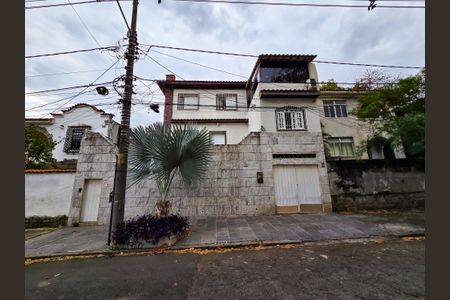 Casa de condomínio à venda com 1000m², 4 quartos e 2 vagasFachada