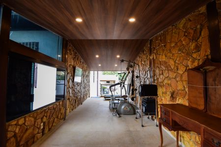 Casa de condomínio à venda com 1000m², 4 quartos e 2 vagasAcademia