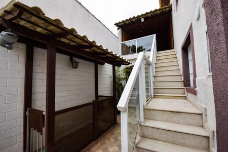 Casa de condomínio à venda com 1000m², 4 quartos e 2 vagasQuintal