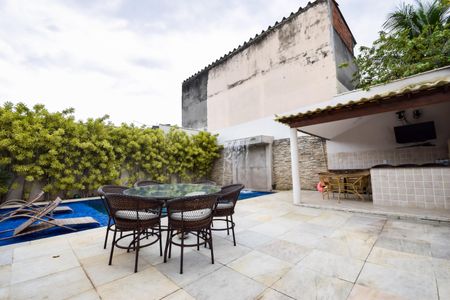 Casa de condomínio à venda com 1000m², 4 quartos e 2 vagasPiscina