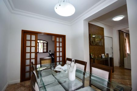 Casa de condomínio à venda com 1000m², 4 quartos e 2 vagasSala de Jantar