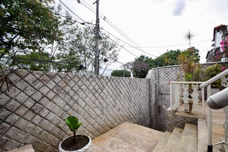 Casa de condomínio à venda com 1000m², 4 quartos e 2 vagasFachada