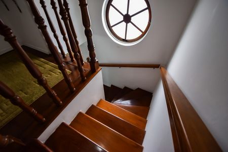 Casa de condomínio à venda com 1000m², 4 quartos e 2 vagasEscada