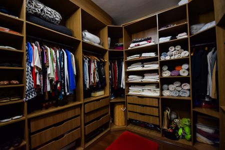 Casa de condomínio à venda com 1000m², 4 quartos e 2 vagasCloset do Quarto 2