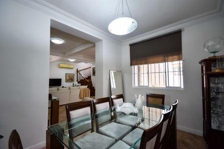 Casa de condomínio à venda com 1000m², 4 quartos e 2 vagasSala de Jantar