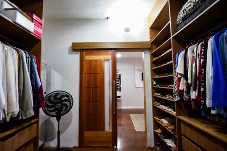 Casa de condomínio à venda com 1000m², 4 quartos e 2 vagasCloset do Quarto 2