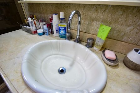 Casa de condomínio à venda com 1000m², 4 quartos e 2 vagasBanheiro Social 1