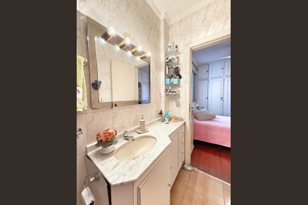 Apartamento à venda com 200m², 4 quartos e 1 vagaBanheiro da Suíte 2