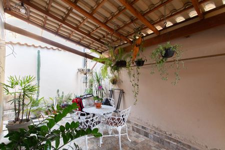 Casa à venda com 123m², 4 quartos e 1 vaga Casa à venda com 123m², 4 quartos e 1 vagaVaranda 2