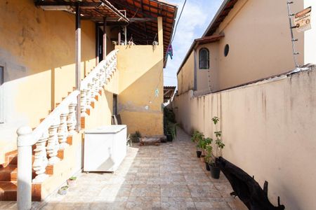 Casa à venda com 123m², 4 quartos e 1 vaga Casa à venda com 123m², 4 quartos e 1 vagaQuintal