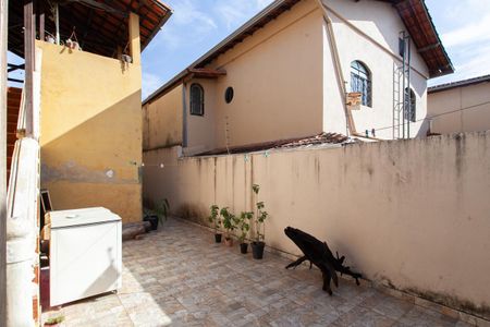 Casa à venda com 123m², 4 quartos e 1 vaga Casa à venda com 123m², 4 quartos e 1 vagaQuintal